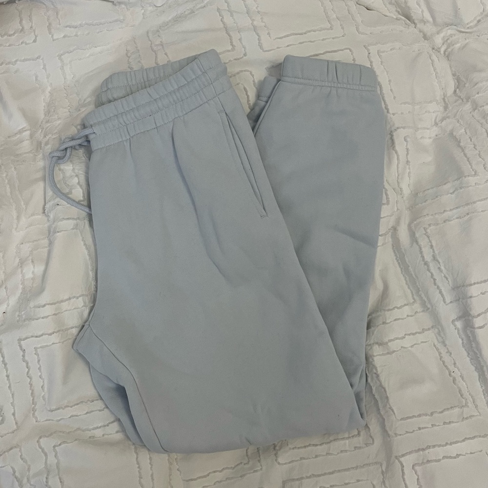 Aritzia sweats